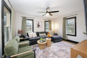 Modernized Historical Home in Downtown Medina with Hot Tub